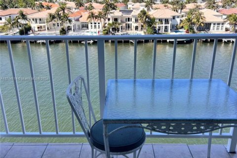 Condo in Hollywood, Florida, 2 bedrooms  № 1959579 - photo 7