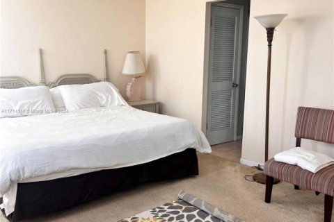 Condo in Hollywood, Florida, 2 bedrooms  № 1959579 - photo 3