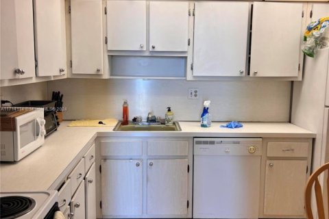 Condo in Hollywood, Florida, 2 bedrooms  № 1959579 - photo 6