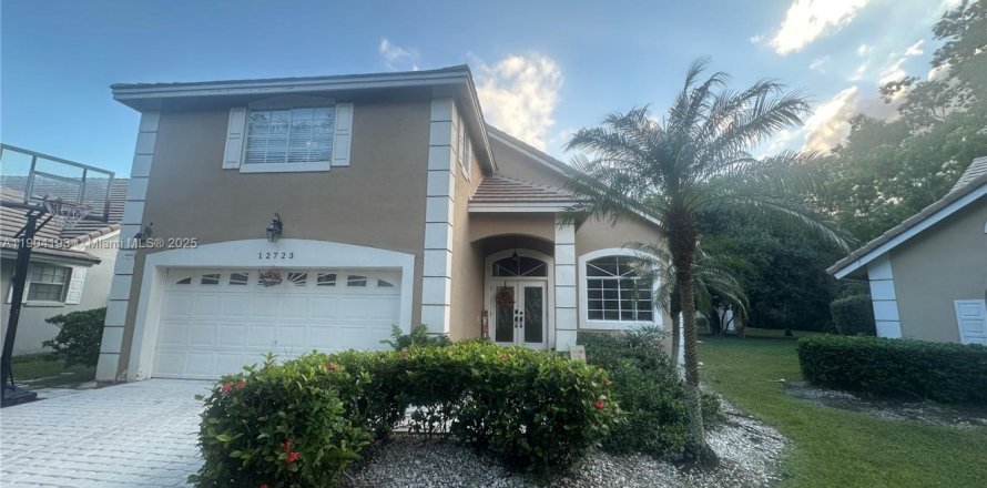 Villa ou maison à Coral Springs, Floride 4 chambres, 202.9 m2 № 1966713