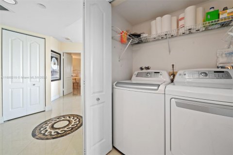 Купить кондоминиум в Авентура, Флорида 2 спальни, 126.44м2, № 1938872 - фото 25