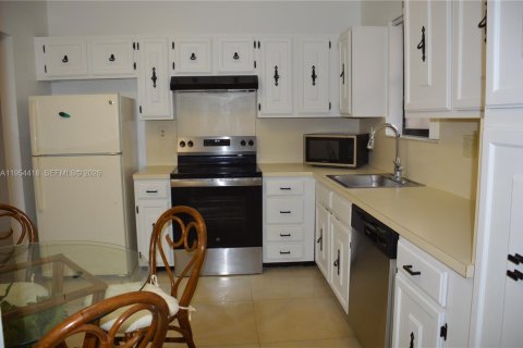 Apartamento en alquiler en Miami, Florida, 2 dormitorios, 119.57 m2 № 2009139 - foto 5