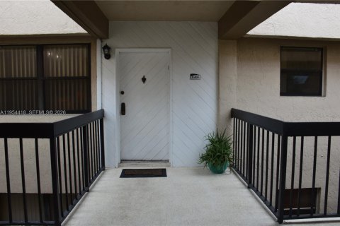 Apartamento en alquiler en Miami, Florida, 2 dormitorios, 119.57 m2 № 2009139 - foto 2