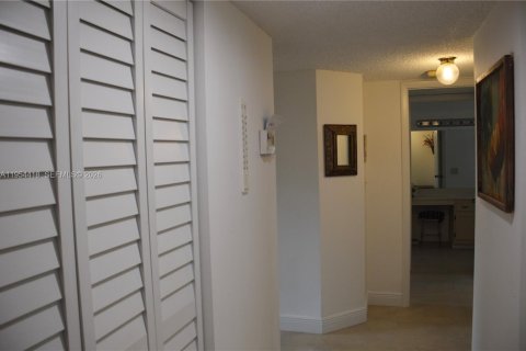 Apartamento en alquiler en Miami, Florida, 2 dormitorios, 119.57 m2 № 2009139 - foto 7