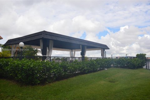 Apartamento en alquiler en Miami, Florida, 2 dormitorios, 119.57 m2 № 2009139 - foto 14