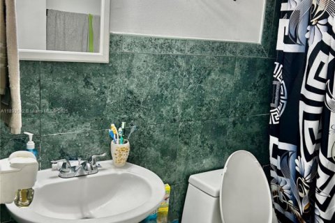 Condo in Hollywood, Florida, 2 bedrooms  № 2013833 - photo 5