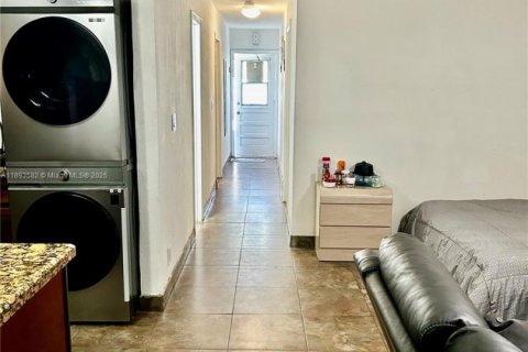 Condo in Hollywood, Florida, 2 bedrooms  № 2013833 - photo 14