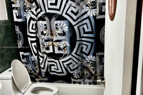 Condo in Hollywood, Florida, 2 bedrooms  № 2013833 - photo 4