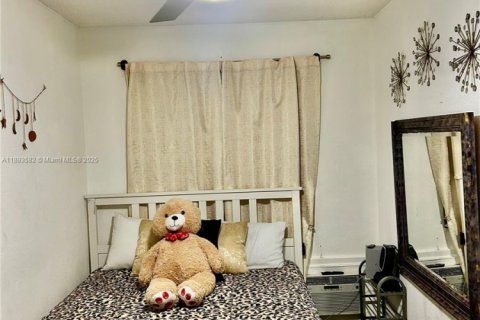 Condo in Hollywood, Florida, 2 bedrooms  № 2013833 - photo 9