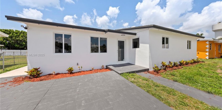 House in Homestead, Florida 4 bedrooms, 148.83 sq.m. № 1783961