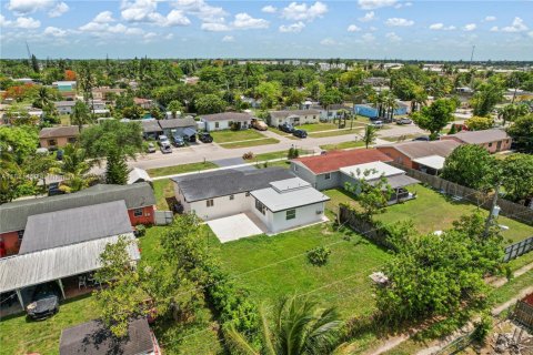 House in Homestead, Florida 4 bedrooms, 148.83 sq.m. № 1783961 - photo 26