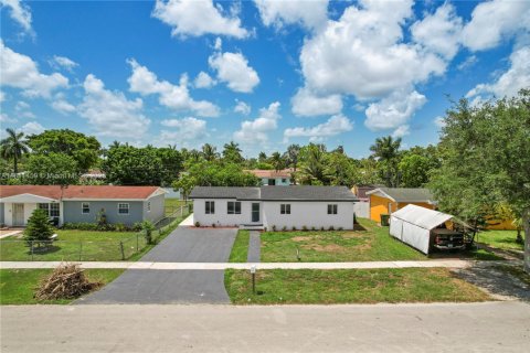 House in Homestead, Florida 4 bedrooms, 148.83 sq.m. № 1783961 - photo 30