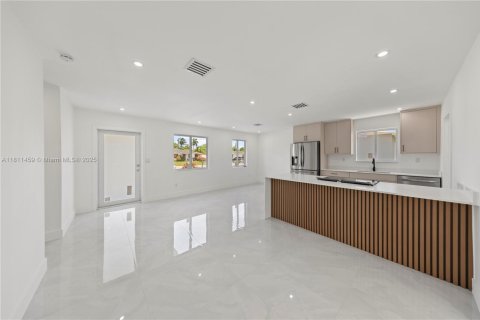 House in Homestead, Florida 4 bedrooms, 148.83 sq.m. № 1783961 - photo 4