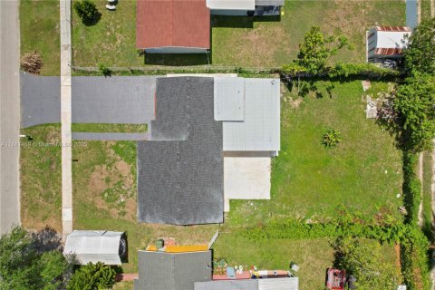 House in Homestead, Florida 4 bedrooms, 148.83 sq.m. № 1783961 - photo 24