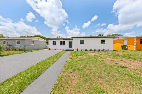House in Homestead, Florida 4 bedrooms, 148.83 sq.m. № 1783961 - photo 3