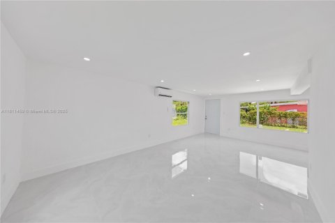 House in Homestead, Florida 4 bedrooms, 148.83 sq.m. № 1783961 - photo 13