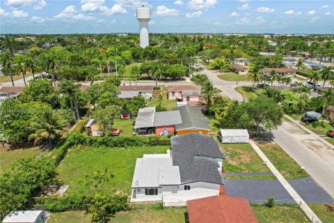 House in Homestead, Florida 4 bedrooms, 148.83 sq.m. № 1783961 - photo 27