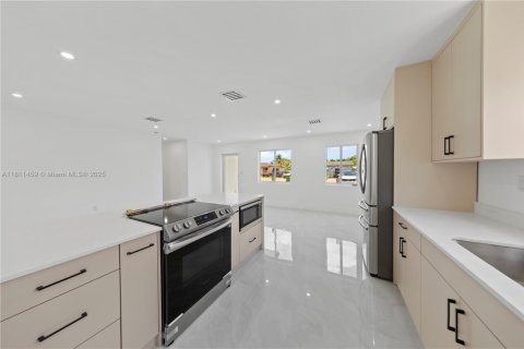 House in Homestead, Florida 4 bedrooms, 148.83 sq.m. № 1783961 - photo 6