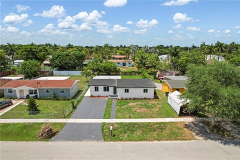 House in Homestead, Florida 4 bedrooms, 148.83 sq.m. № 1783961 - photo 20