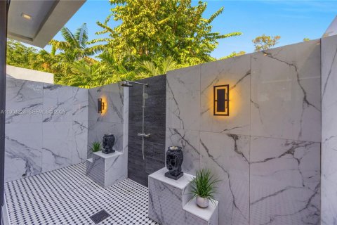 Купить виллу или дом в Майами, Флорида 5 спален, 348.29м2, № 2053905 - фото 27