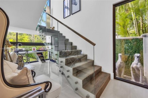 Купить виллу или дом в Майами, Флорида 5 спален, 348.29м2, № 2053905 - фото 18