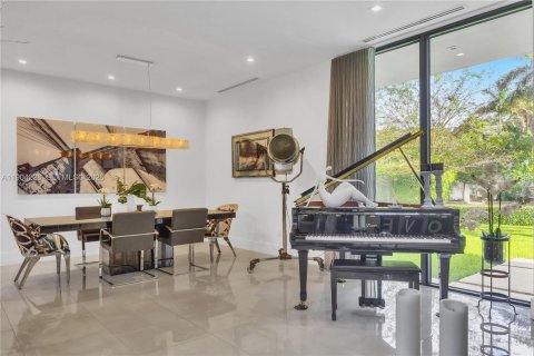 Купить виллу или дом в Майами, Флорида 5 спален, 348.29м2, № 2053905 - фото 12