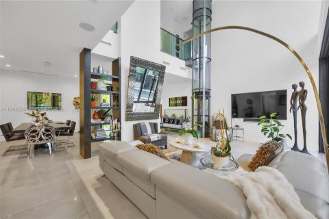 Купить виллу или дом в Майами, Флорида 5 спален, 348.29м2, № 2053905 - фото 6
