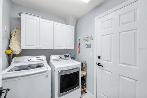 House in Cape Coral, Florida 4 bedrooms, 170.01 sq.m. № 1800416 - photo 26