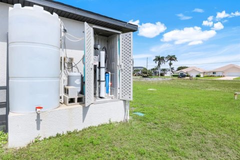 House in Cape Coral, Florida 4 bedrooms, 170.01 sq.m. № 1800416 - photo 27
