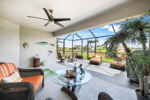 House in Cape Coral, Florida 4 bedrooms, 170.01 sq.m. № 1800416 - photo 3