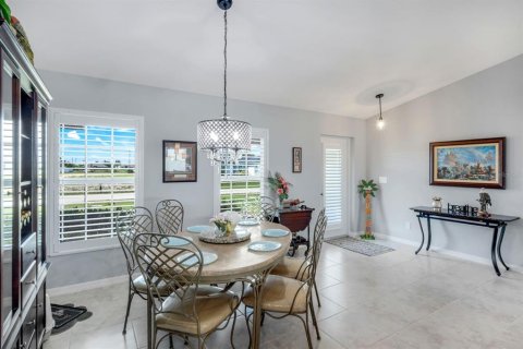 House in Cape Coral, Florida 4 bedrooms, 170.01 sq.m. № 1800416 - photo 18