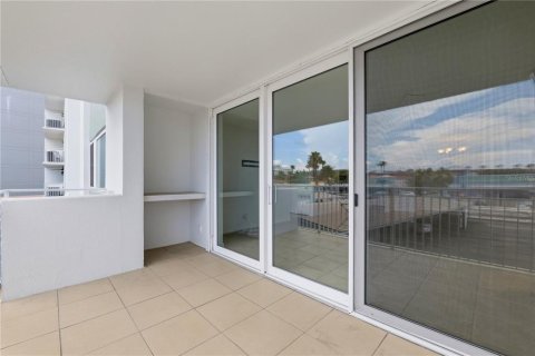 Condominio en venta en Clearwater, Florida, 1 dormitorio, 103.21 m2 № 2296836 - foto 16