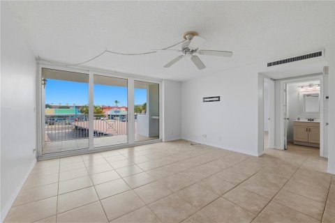 Condominio en venta en Clearwater, Florida, 1 dormitorio, 103.21 m2 № 2296836 - foto 10