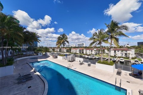 Condominio en alquiler en Aventura, Florida, 3 dormitorios, 126.53 m2 № 1991321 - foto 24