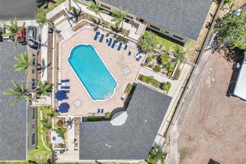 Condo in Fort Lauderdale, Florida, 2 bedrooms  № 1937071 - photo 1