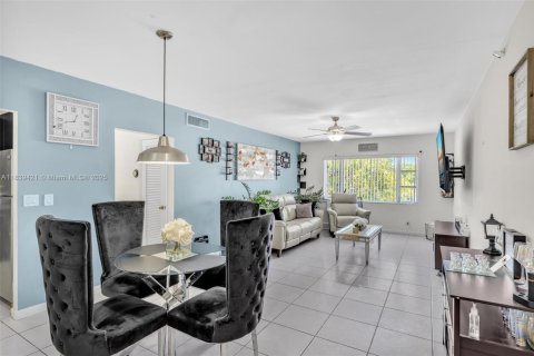 Condo in Fort Lauderdale, Florida, 2 bedrooms  № 1937071 - photo 5