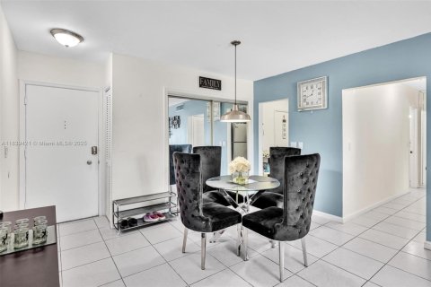 Condo in Fort Lauderdale, Florida, 2 bedrooms  № 1937071 - photo 10