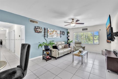 Condo in Fort Lauderdale, Florida, 2 bedrooms  № 1937071 - photo 8