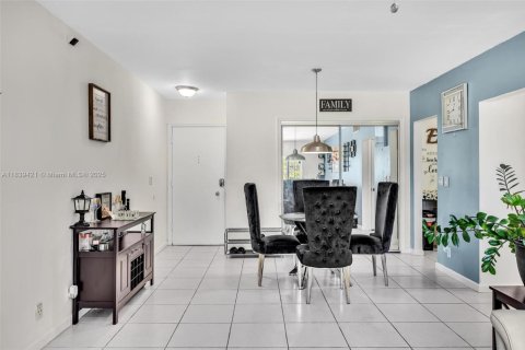Condo in Fort Lauderdale, Florida, 2 bedrooms  № 1937071 - photo 9
