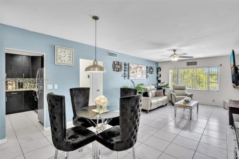 Condo in Fort Lauderdale, Florida, 2 bedrooms  № 1937071 - photo 6