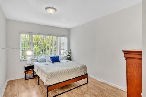 Condo in Fort Lauderdale, Florida, 2 bedrooms  № 1937071 - photo 23