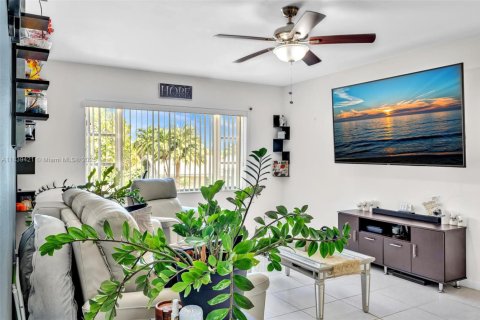 Condo in Fort Lauderdale, Florida, 2 bedrooms  № 1937071 - photo 4