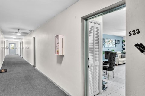 Condo in Fort Lauderdale, Florida, 2 bedrooms  № 1937071 - photo 13