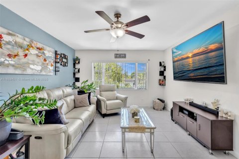 Condo in Fort Lauderdale, Florida, 2 bedrooms  № 1937071 - photo 3