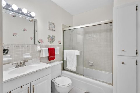 Condo in Fort Lauderdale, Florida, 2 bedrooms  № 1937071 - photo 21