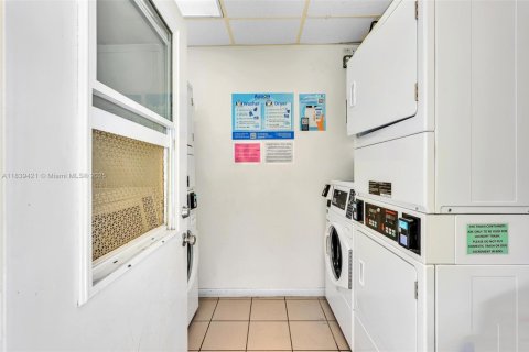 Condo in Fort Lauderdale, Florida, 2 bedrooms  № 1937071 - photo 15