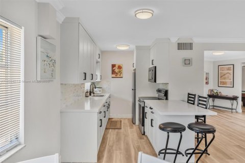 Condo in Fort Lauderdale, Florida, 2 bedrooms  № 1937071 - photo 28