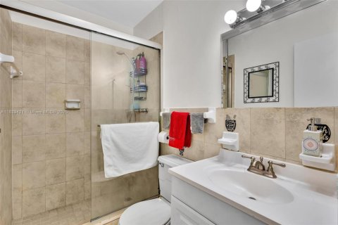 Condo in Fort Lauderdale, Florida, 2 bedrooms  № 1937071 - photo 25