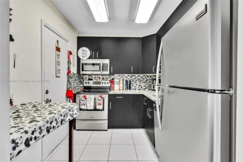 Condo in Fort Lauderdale, Florida, 2 bedrooms  № 1937071 - photo 11