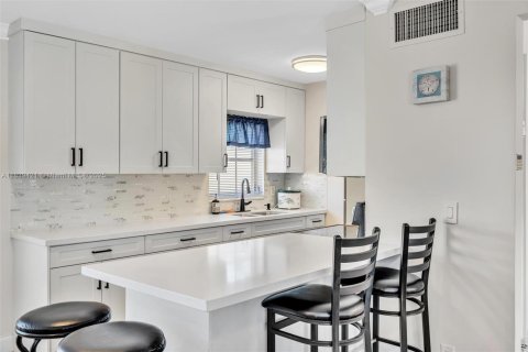 Condo in Fort Lauderdale, Florida, 2 bedrooms  № 1937071 - photo 27